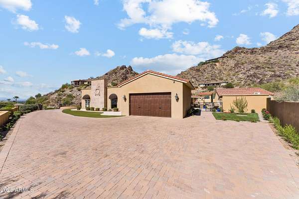 2.1 Acres of Land with Home for Sale in Paradise Valley, Arizona