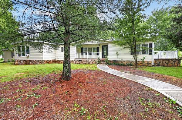 9.6 Acres of Land with Home for Sale in Columbia, Tennessee