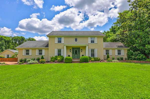 2 Acres of Land with Home for Sale in Brentwood, Tennessee