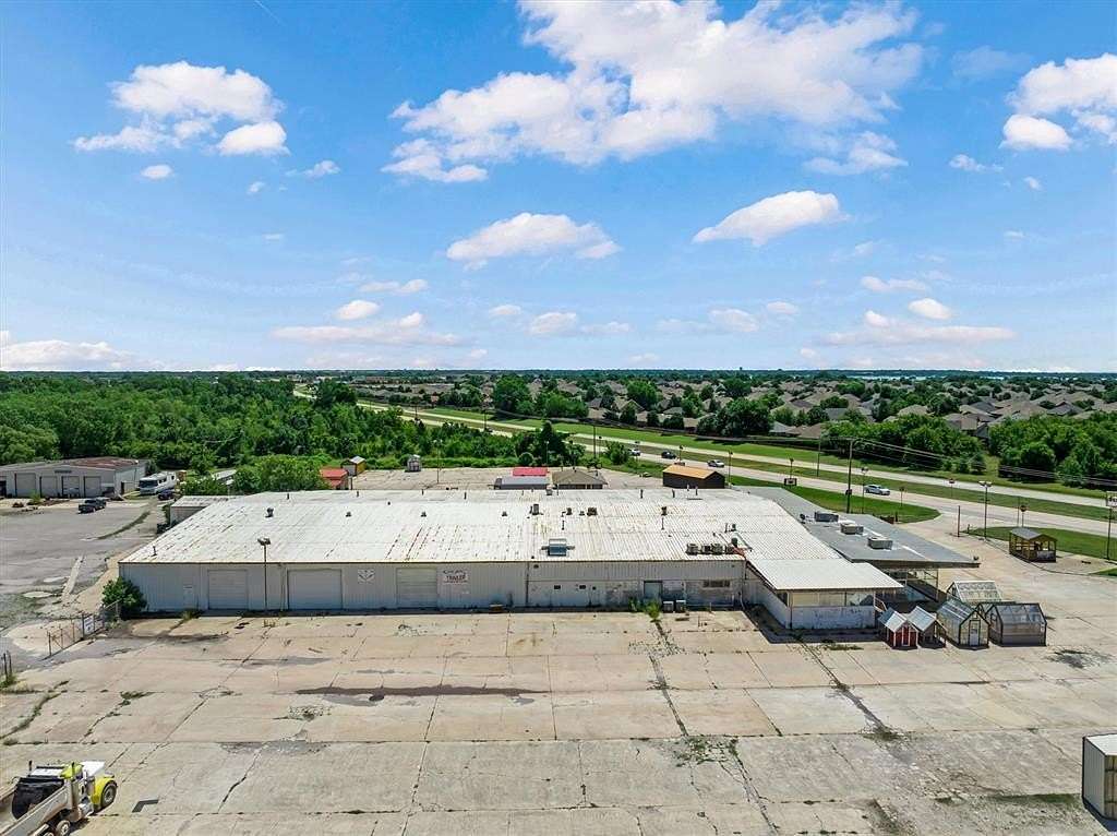 14 Acres of Improved Commercial Land for Sale in Yukon, Oklahoma