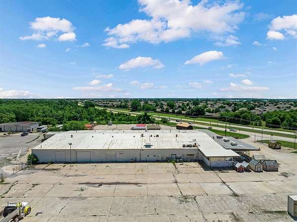 14 Acres of Improved Commercial Land for Sale in Yukon, Oklahoma