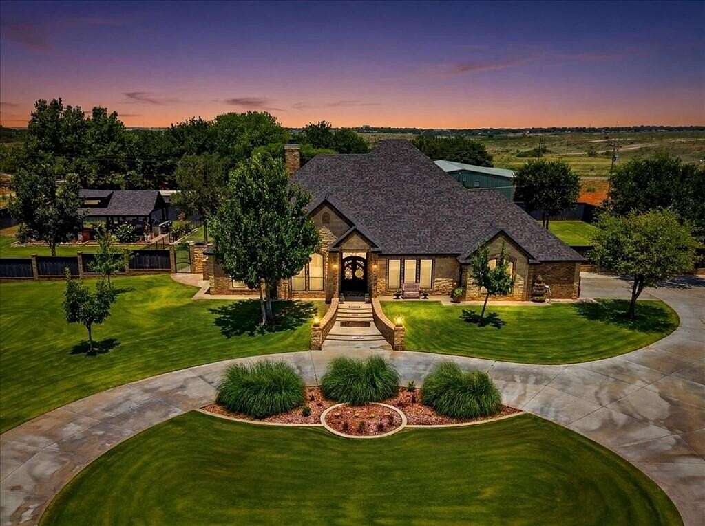 2.1 Acres of Land with Home for Sale in Seminole, Texas
