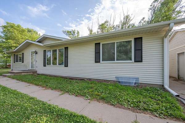 4.6 Acres of Land with Home for Sale in Logan, Iowa