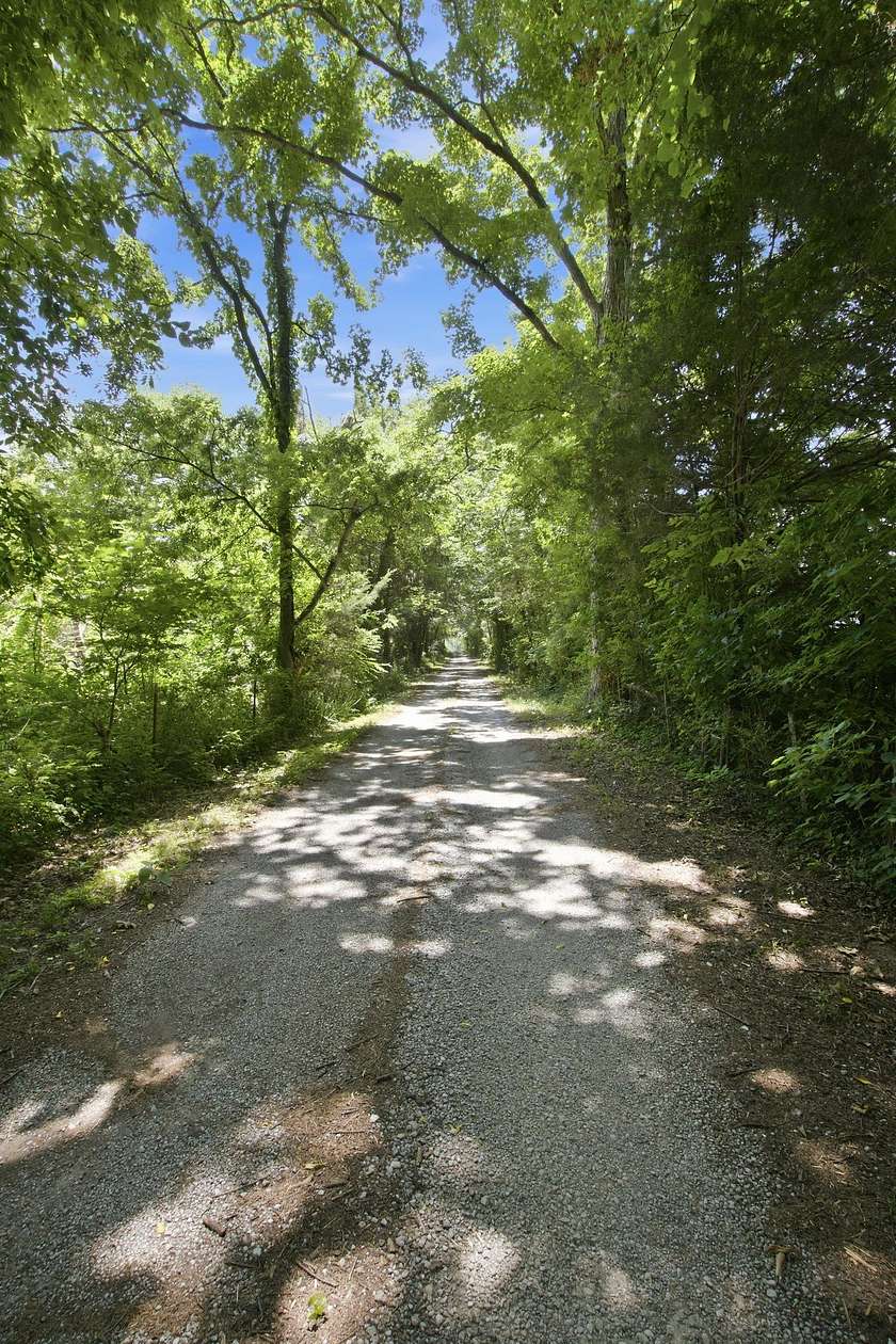 21.5 Acres of Agricultural Land with Home for Sale in Shelbyville, Tennessee