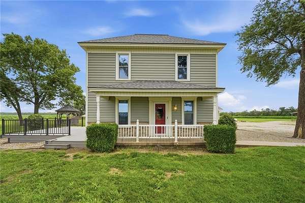 19.7 Acres of Land with Home for Sale in Ottawa, Kansas