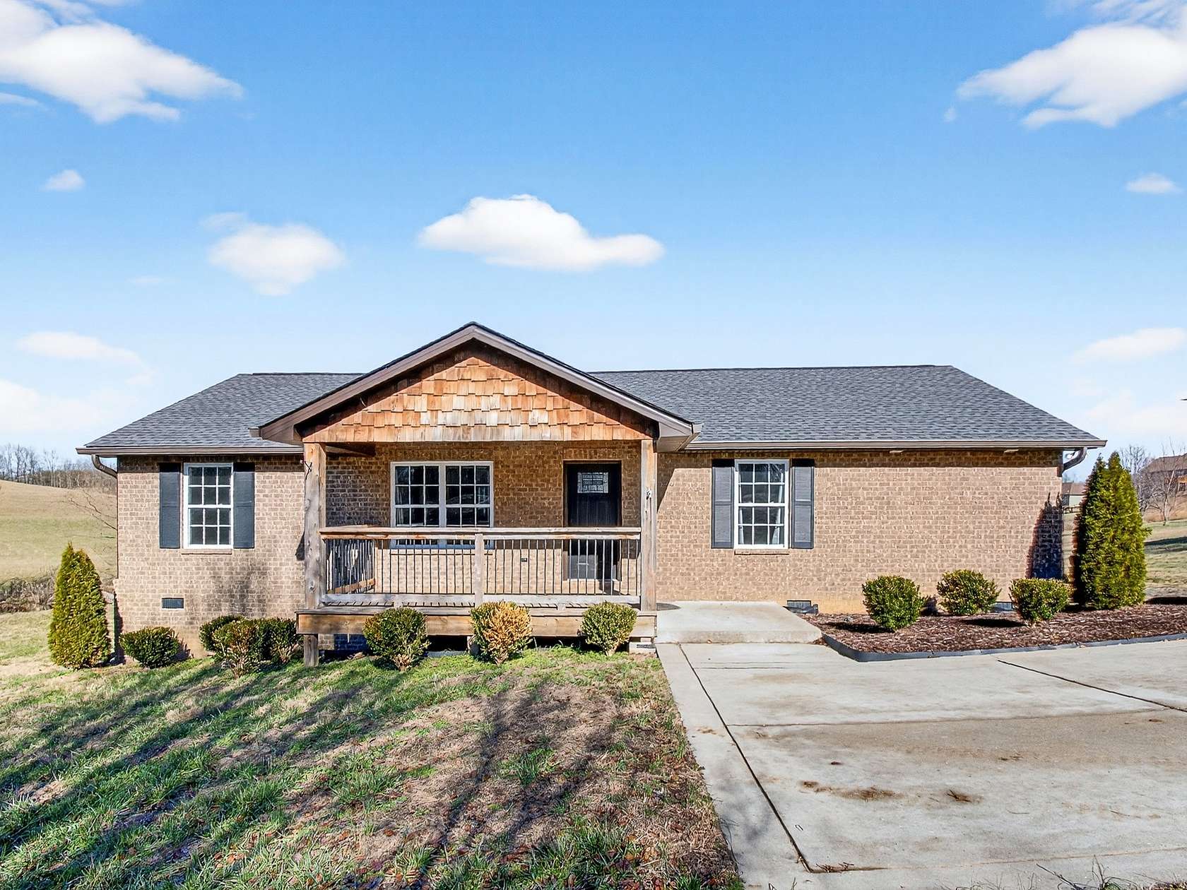 1.62 Acres of Land with Home for Sale in Bethpage, Tennessee