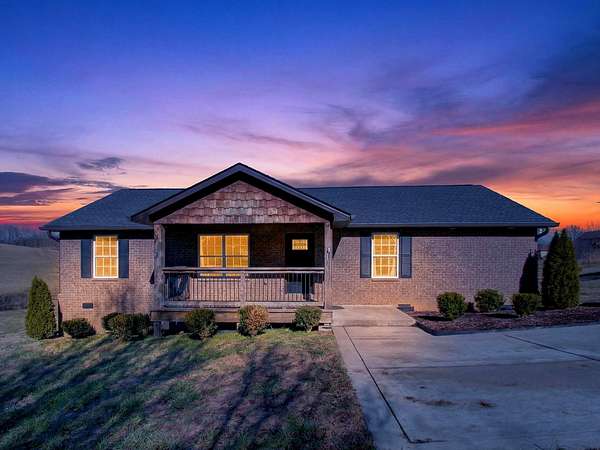 1.62 Acres of Land with Home for Sale in Bethpage, Tennessee