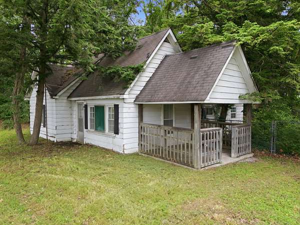 30 Acres of Land with Home for Auction in Springfield, Tennessee