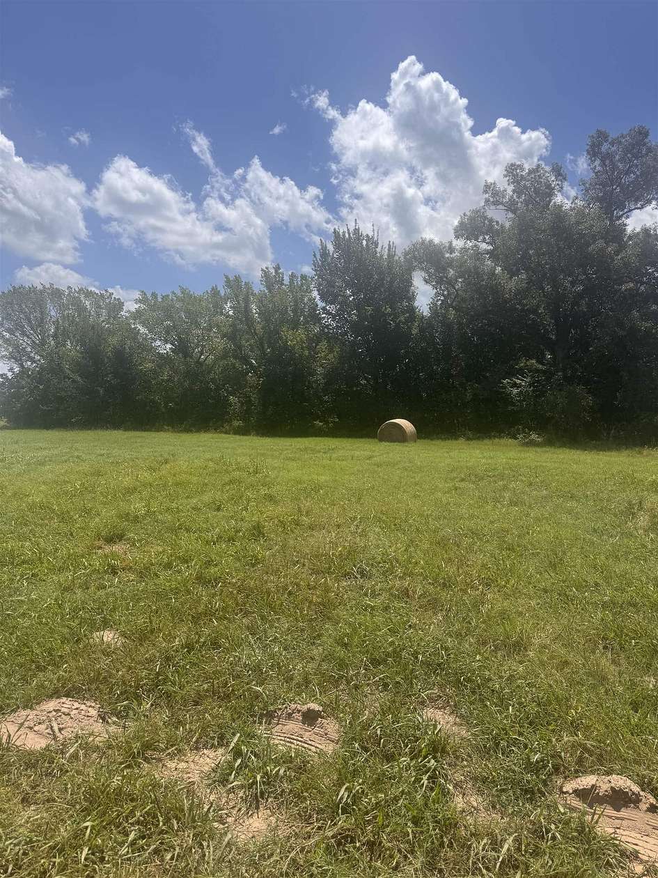 2.5 Acres of Residential Land for Sale in Pittsburg, Texas