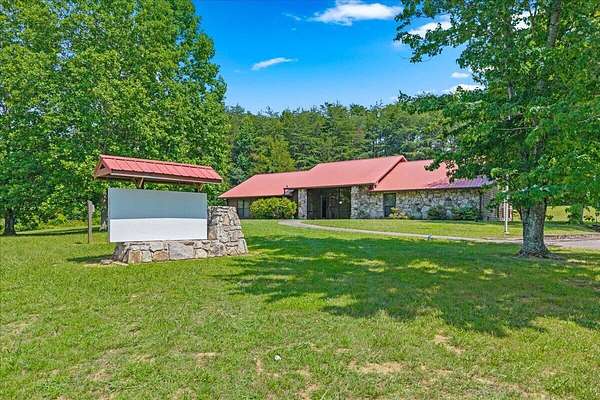 1.6 Acres of Improved Commercial Land for Sale in Etowah, Tennessee