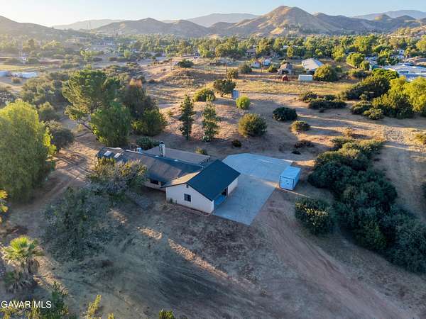 5.64 Acres of Land with Home for Sale in Agua Dulce, California