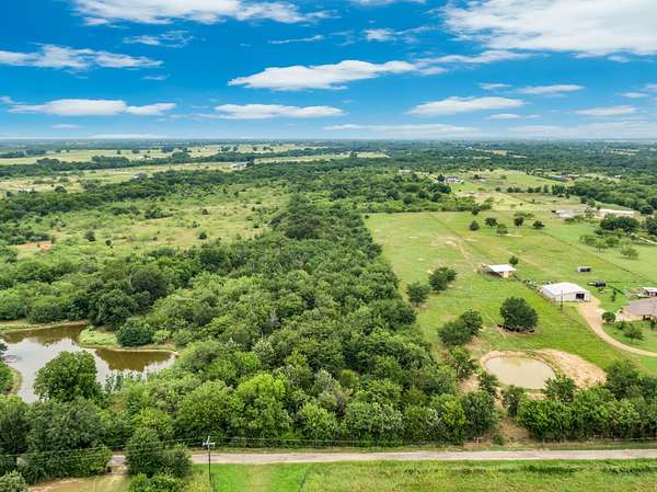 6 Acres of Residential Land for Sale in Corsicana, Texas