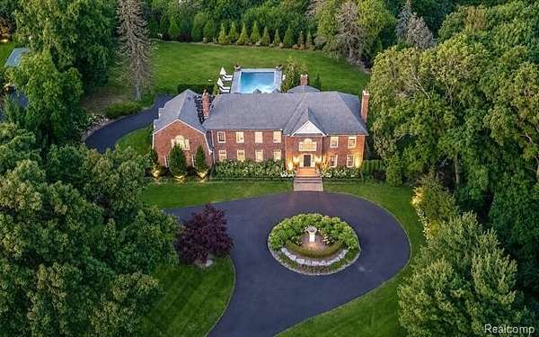 1.59 Acres of Land with Home for Sale in Bloomfield Hills, Michigan