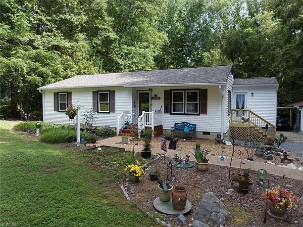 1.62 Acres of Land with Home for Sale in Gloucester, Virginia