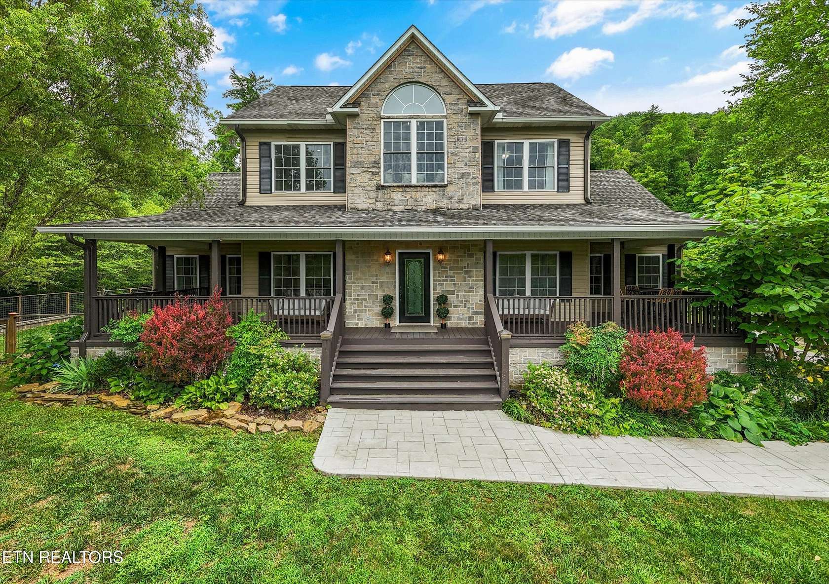 15 Acres of Land with Home for Sale in Harriman, Tennessee