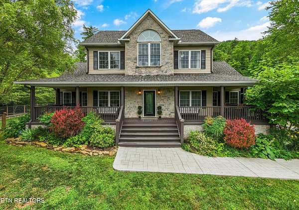 15 Acres of Land with Home for Sale in Harriman, Tennessee