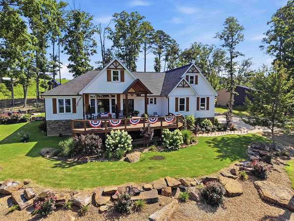 10.4 Acres of Land with Home for Sale in Edgemont, Arkansas