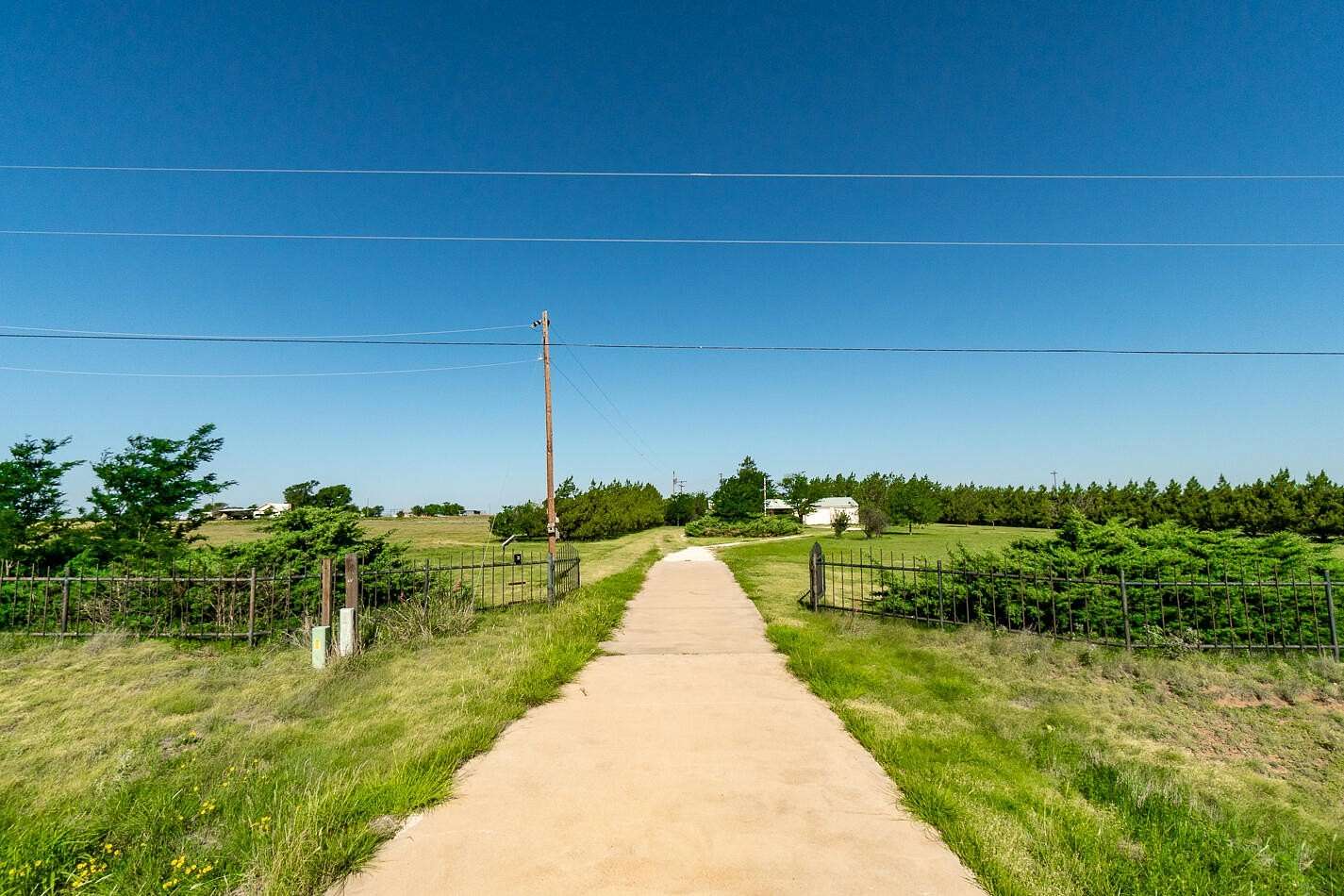 7 Acres of Land with Home for Sale in Tulia, Texas