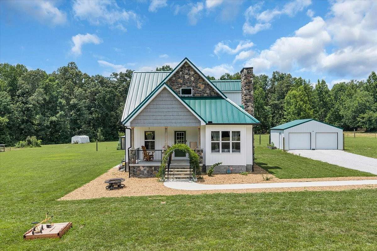 18.1 Acres of Land with Home for Sale in Manchester, Tennessee