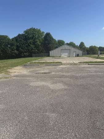 1 Acre of Commercial Land for Sale in Oakland, Tennessee