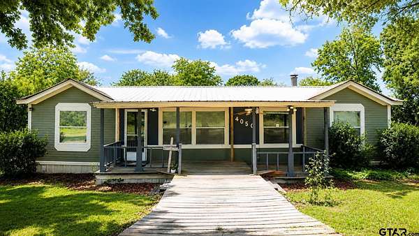 4.64 Acres of Land with Home for Sale in LaRue, Texas