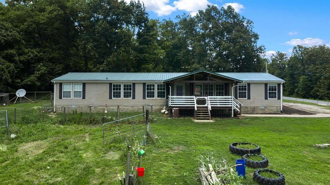 9.17 Acres of Land with Home for Sale in Bowling Green, Kentucky