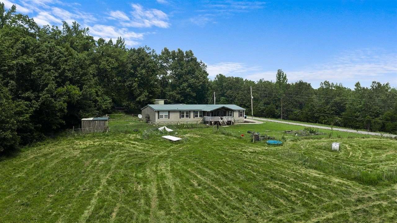 9.17 Acres of Land with Home for Sale in Bowling Green, Kentucky