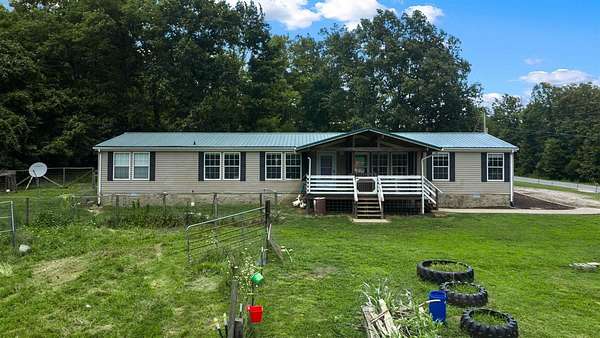 9.17 Acres of Land with Home for Sale in Bowling Green, Kentucky