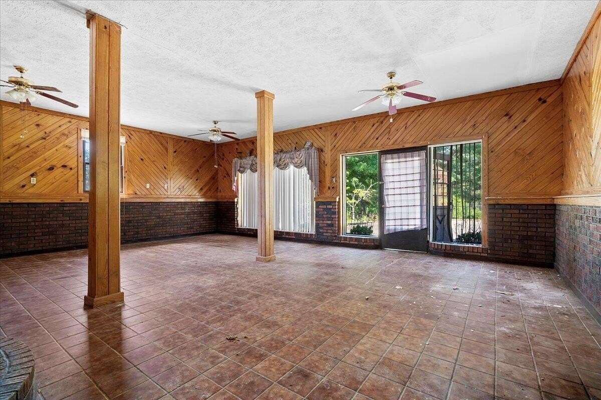 4.1 Acres of Land with Home for Sale in London, Kentucky