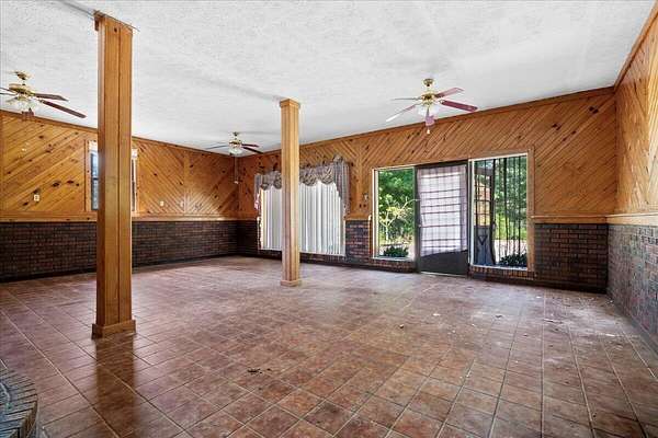 4.1 Acres of Land with Home for Sale in London, Kentucky
