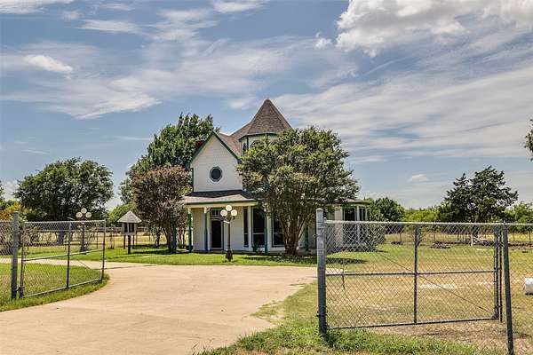 3 Acres of Land with Home for Lease in Joshua, Texas