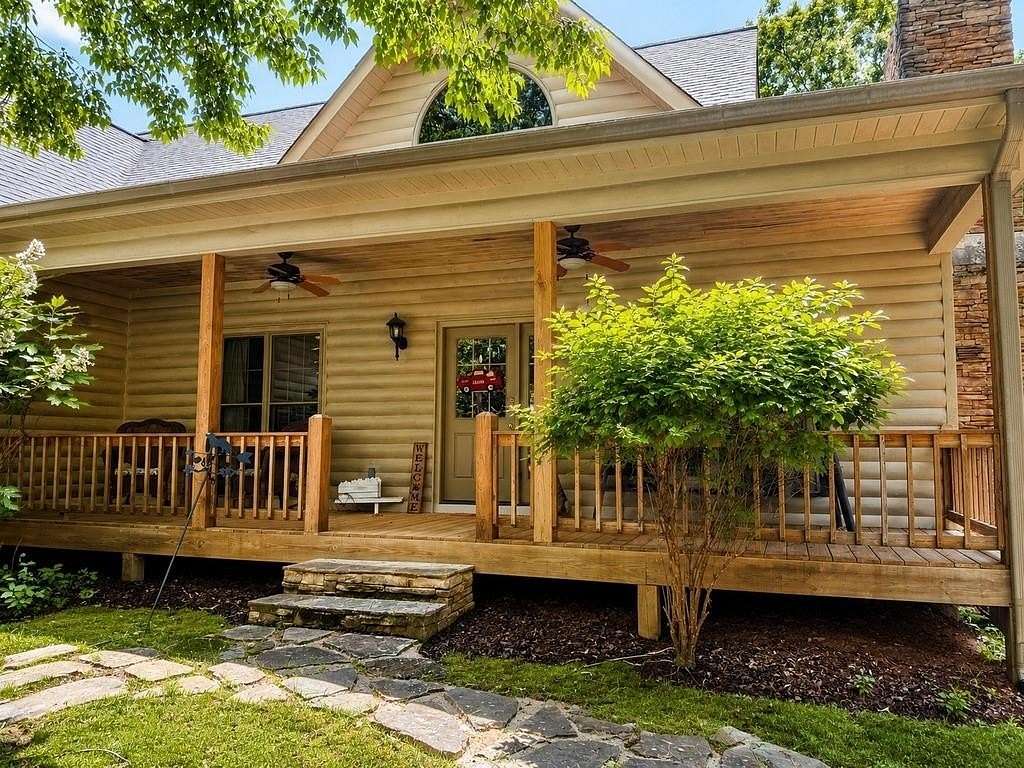 4.6 Acres of Land with Home for Sale in Hiawassee, Georgia