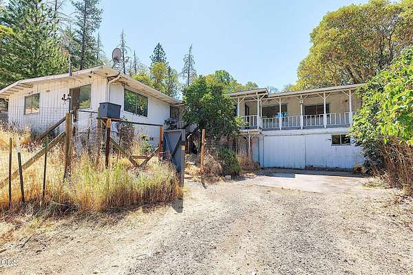 15.4 Acres of Recreational Land with Home for Sale in Rogue River, Oregon