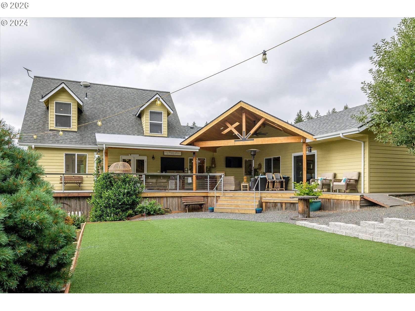 20 Acres of Land with Home for Sale in Springfield, Oregon