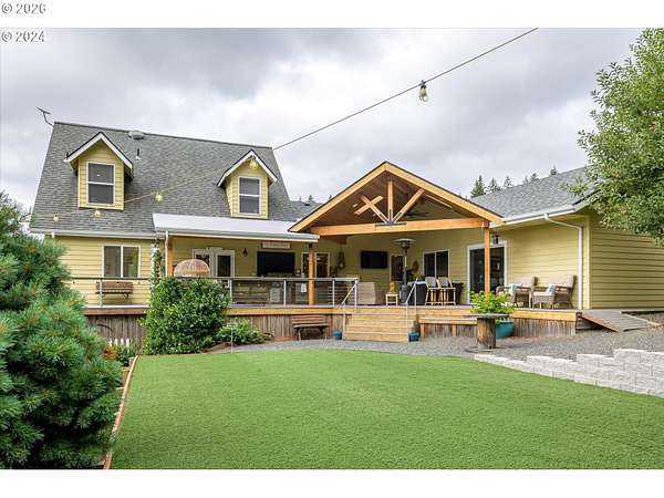 20 Acres of Land with Home for Sale in Springfield, Oregon