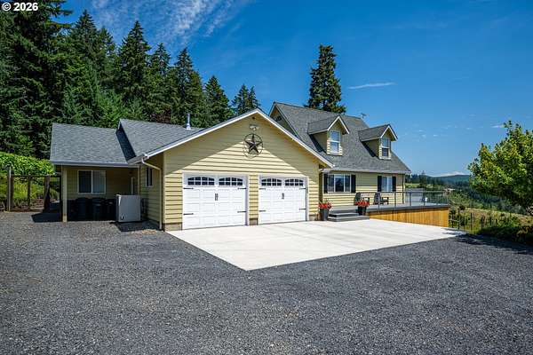 20 Acres of Agricultural Land with Home for Sale in Springfield, Oregon