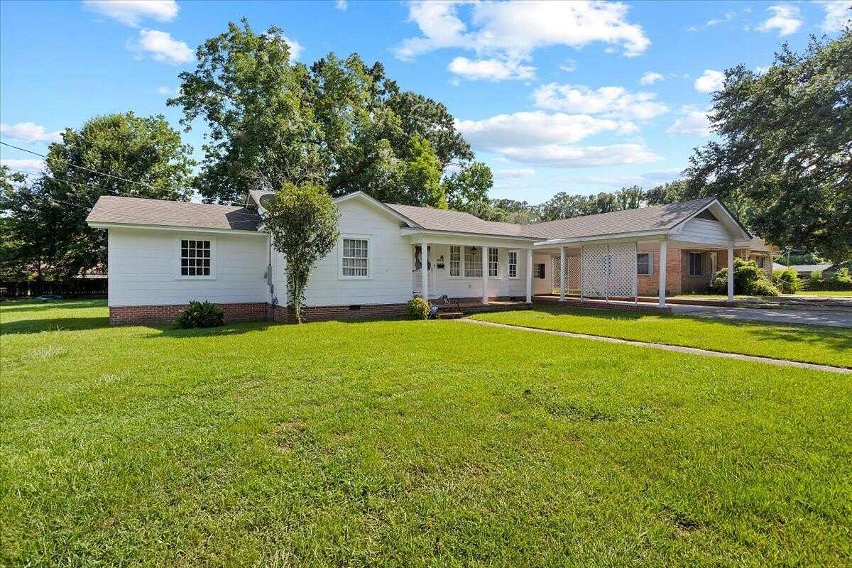 115 Acres of Land with Home for Sale in Columbia, Mississippi