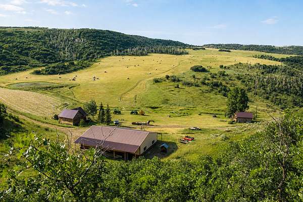 2,340 Acres of Recreational Land with Home for Sale in Craig, Colorado