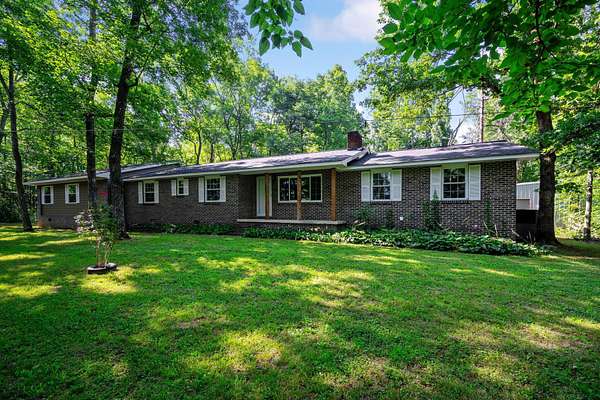 9 Acres of Land with Home for Sale in Trenton, Georgia