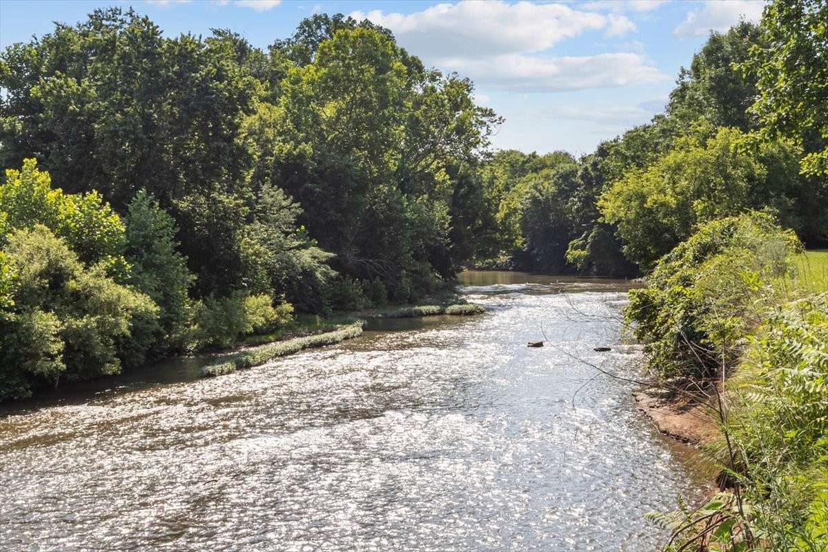 8 Acres of Land with Home for Sale in Franklin, Tennessee