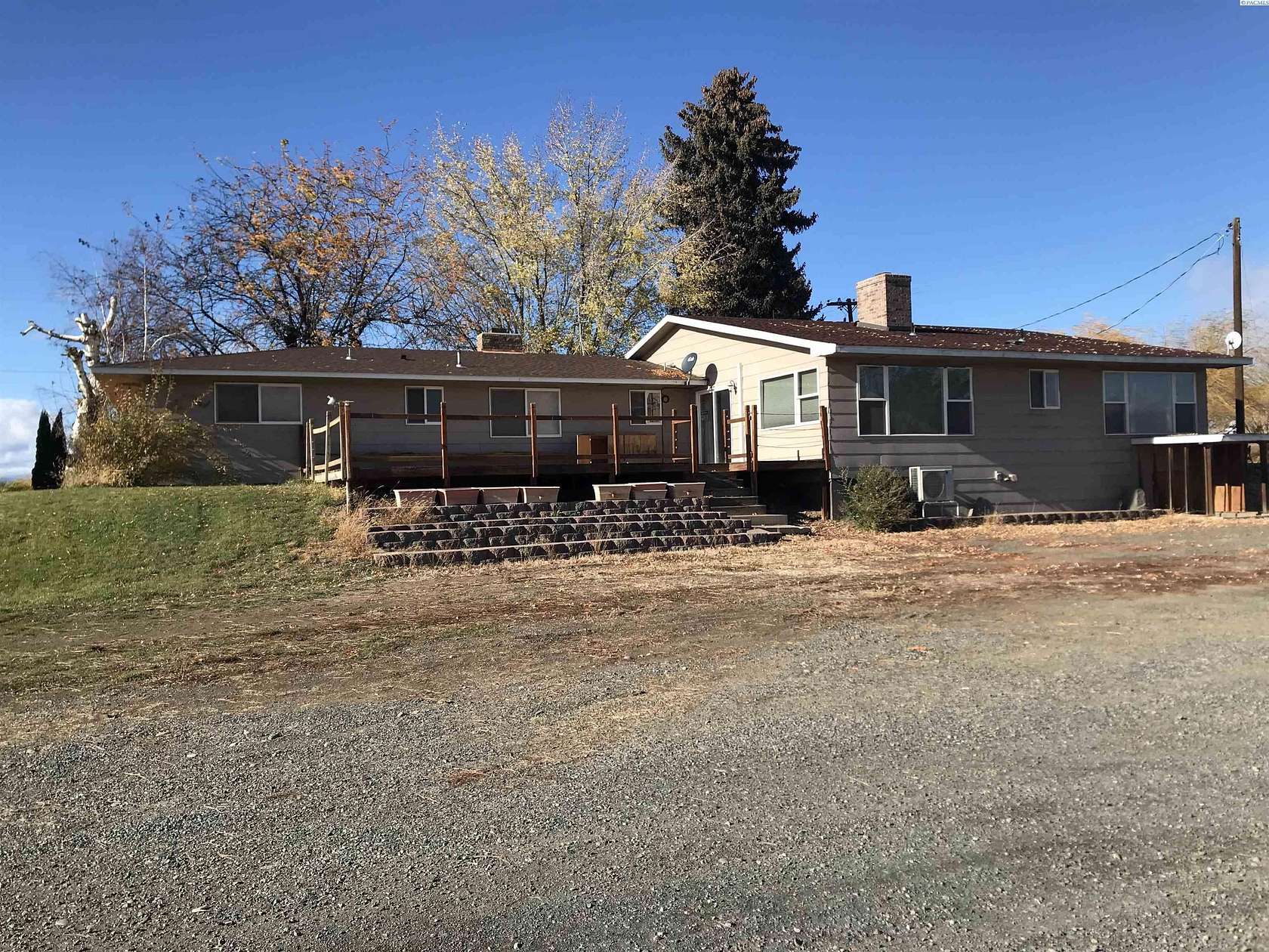 3.17 Acres of Land with Home for Sale in Wapato, Washington