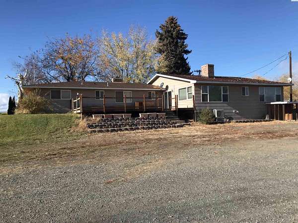 3.17 Acres of Land with Home for Sale in Wapato, Washington