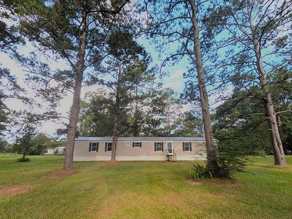 1.5 Acres of Land with Home for Sale in Ochlocknee, Georgia