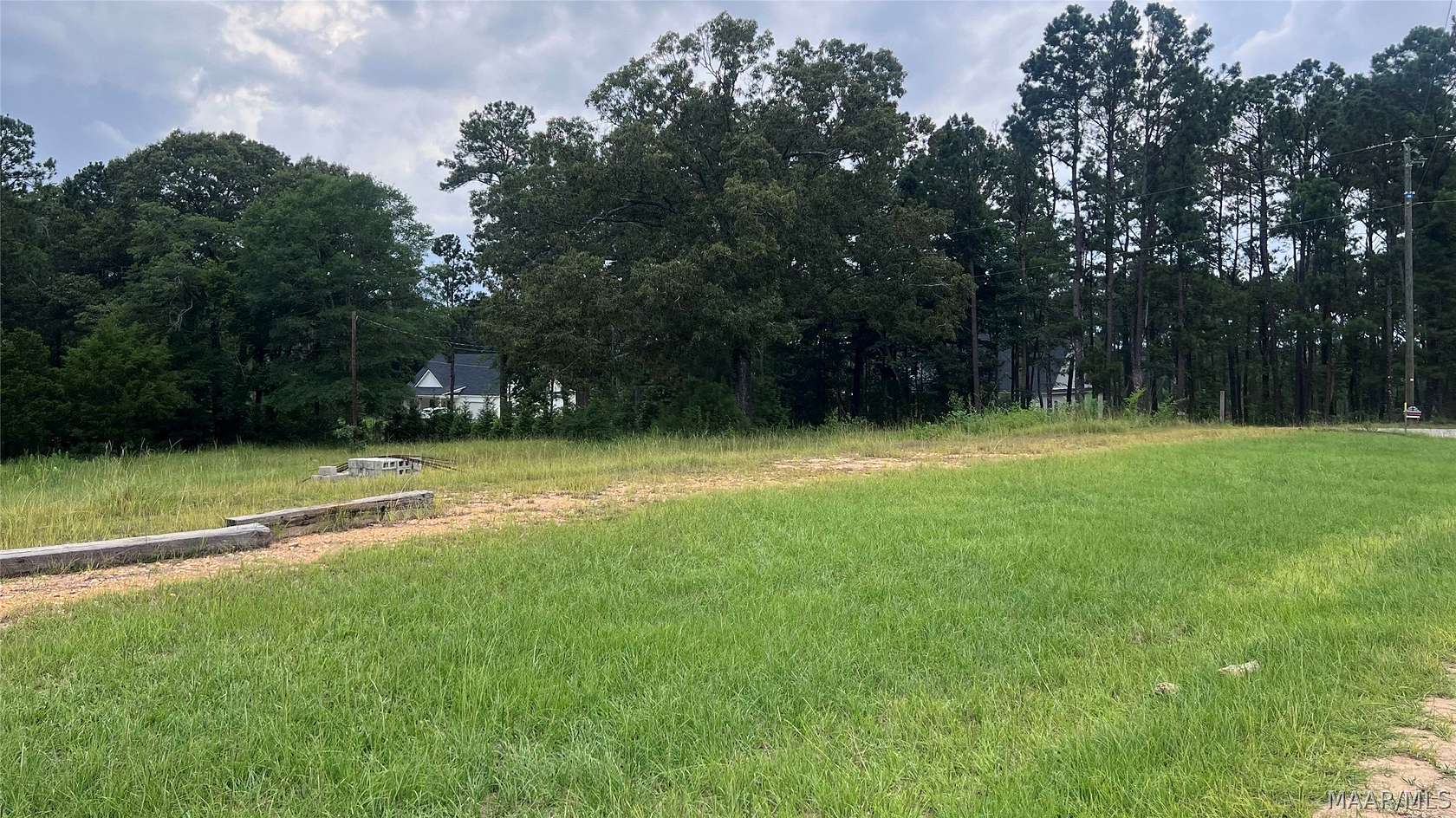 1 Acre of Residential Land for Sale in Deatsville, Alabama