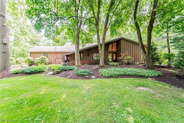 1.8 Acres of Land with Home for Sale in Moreland Hills, Ohio