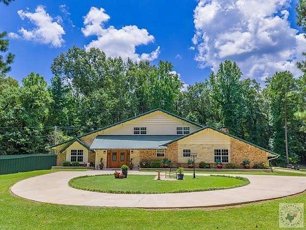 3.16 Acres of Land with Home for Sale in Atlanta, Texas