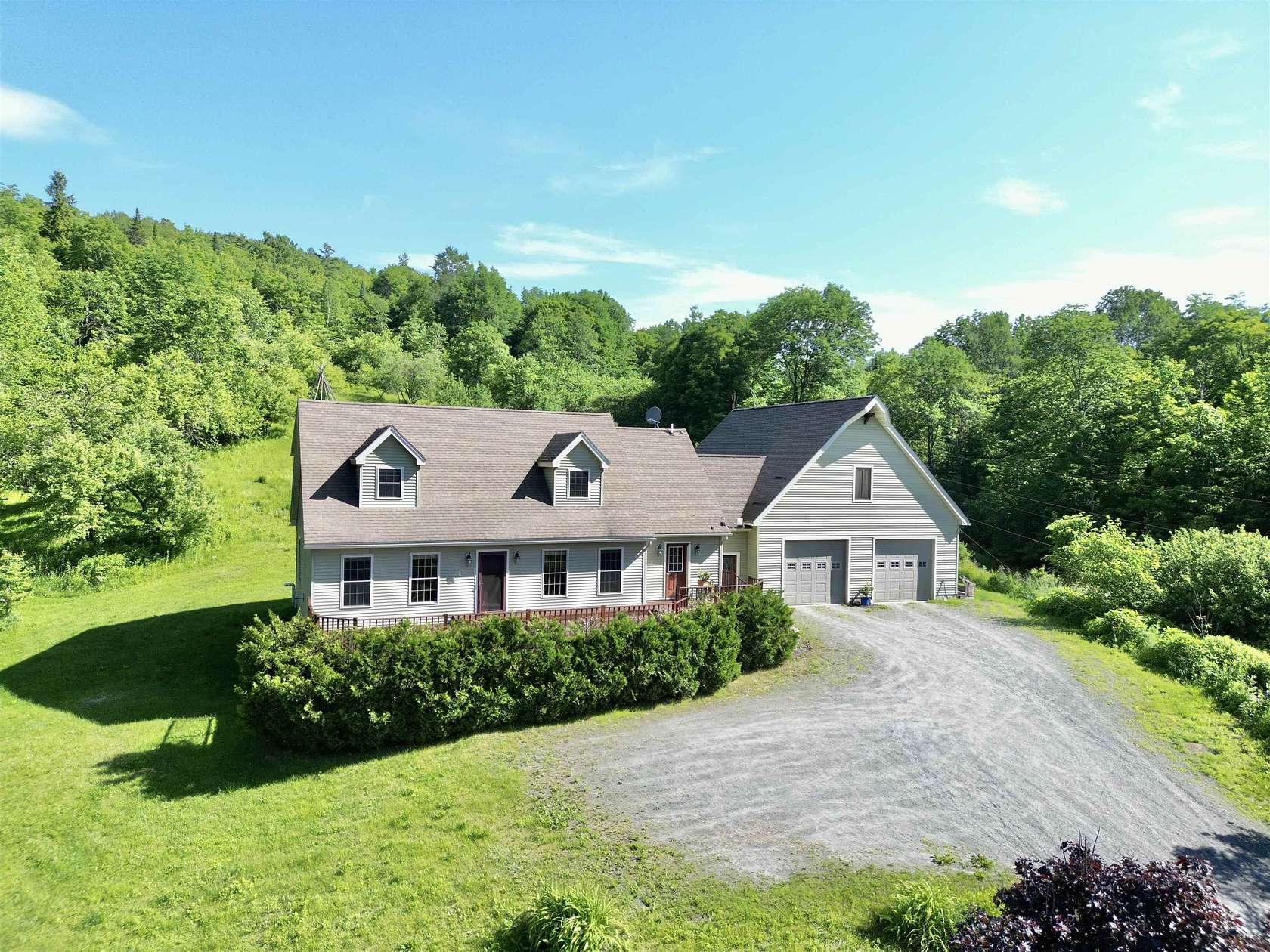 10 Acres of Land with Home for Sale in Kirby Town, Vermont