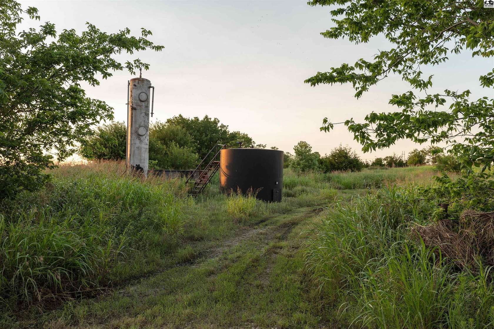 19.4 Acres of Recreational Land with Home for Sale in Geuda Springs, Kansas