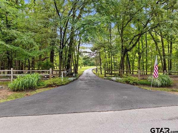 15.5 Acres of Land with Home for Sale in Tyler, Texas