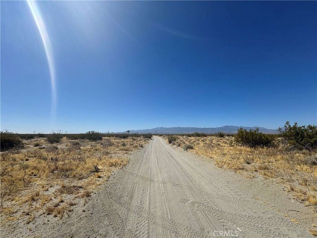 40 Acres of Land for Sale in Phelan, California